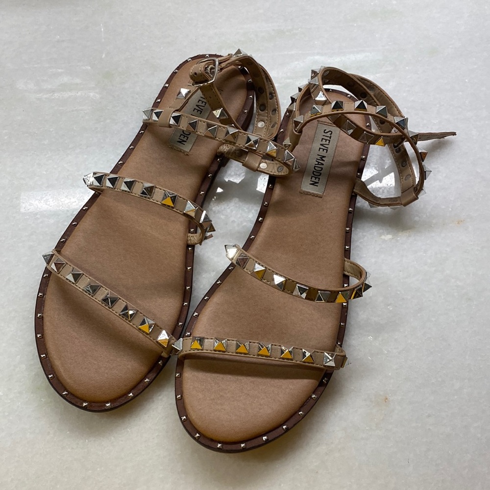 Steve Madden Tan Studded sandals